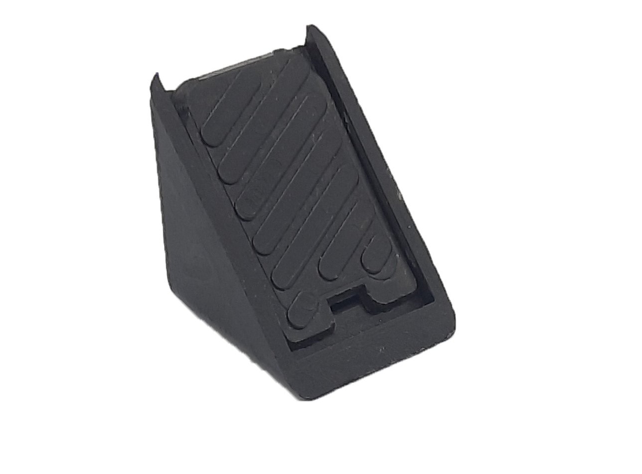 Escuadra con tapa cubretornillo para armado de muebles